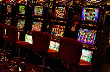 Yggdrasil slot game interface on 888poker showing reels and payout table